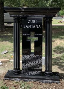Snoíodóireacht Cloch Tombstone ar stíl na hEorpa ar stíl na hEorpa
